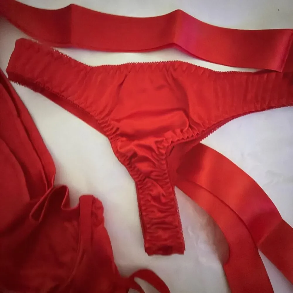 2 piece Lingerie Women's Set Bra and Thong Red One Size